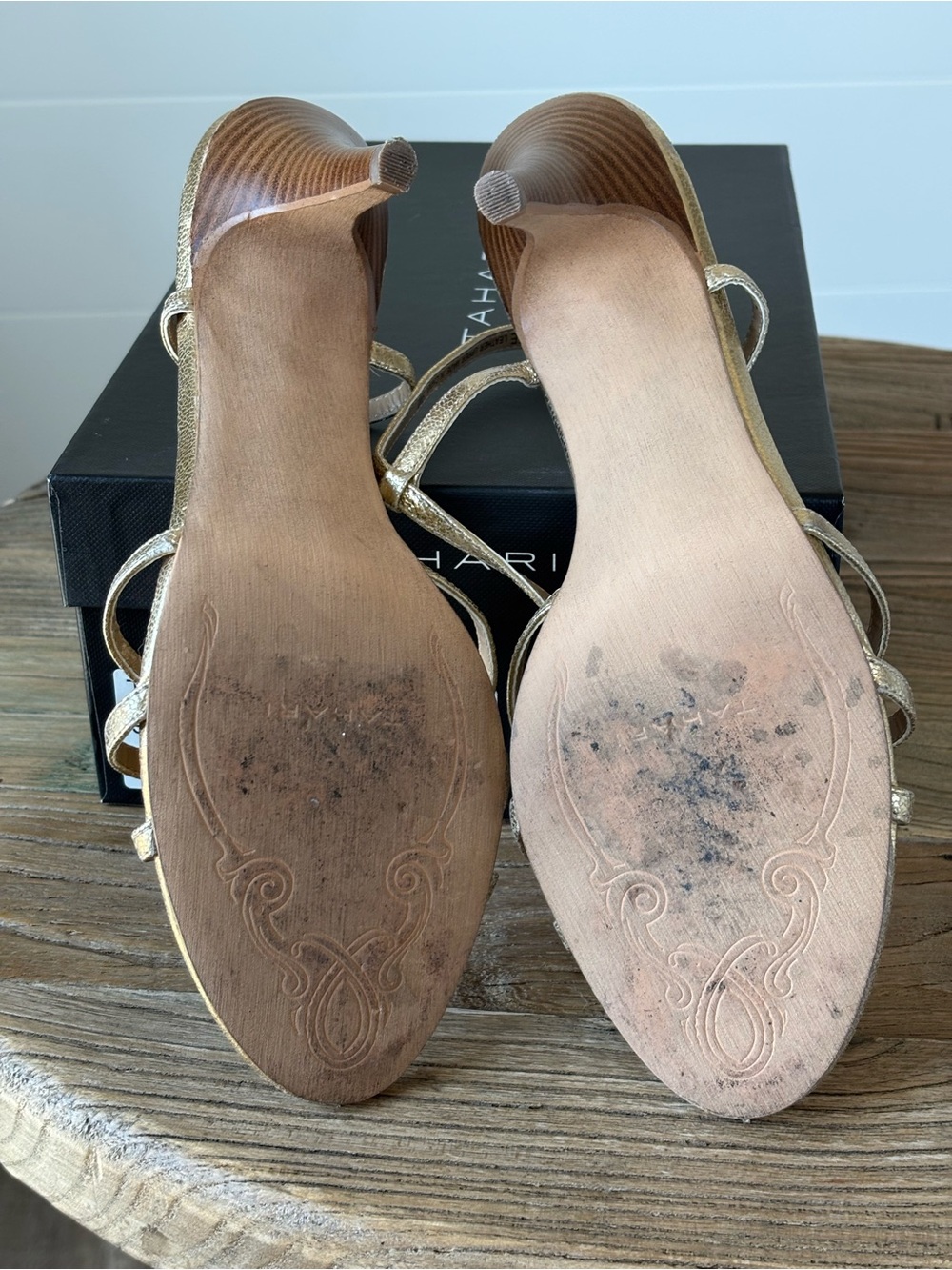 Tahari "Ta-Nite" Women's Gold Metallic Strappy Heels Size 9 - Picture 11 of 14
